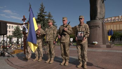 "Останні 56 днів він був на "нулі": з бійцем Павлом Хорхолюком попрощалися у Рівному "Останні 56 днів він був на "нулі": з бійцем Павлом Хорхолюком попрощалися у Рівному