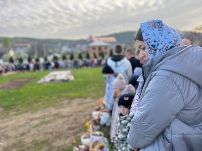 "Молитва тілом". Коли потрібно хреститись під час Великодньої служби та що про неї треба знати — священник з Буковини "Молитва тілом". Коли потрібно хреститись під час Великодньої служби та що про неї треба знати — священник з Буковини