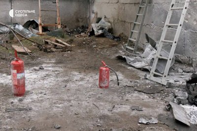 Уламок пробив голову охоронцю складів: армія РФ атакувала Одесу безпілотниками Уламок пробив голову охоронцю складів: армія РФ атакувала Одесу безпілотниками