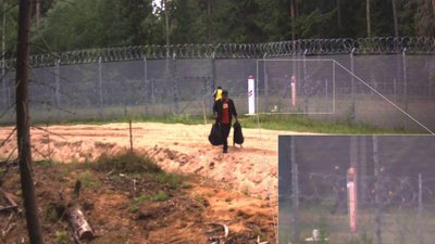 У Латвії заявили, що білоруські прикордонники прорізали паркан для мігрантів У Латвії заявили, що білоруські прикордонники прорізали паркан для мігрантів