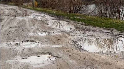 "Не пройти і не проїхати": у селі на Вінниччині роками чекають ремонту доріг "Не пройти і не проїхати": у селі на Вінниччині роками чекають ремонту доріг