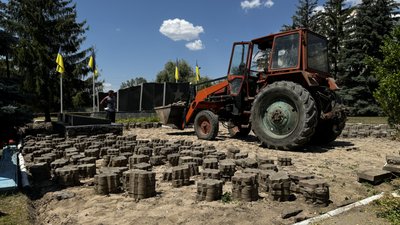 На Миколаївщині об'єднали місця вшанування полеглих захисників у двох різних війнах На Миколаївщині об'єднали місця вшанування полеглих захисників у двох різних війнах