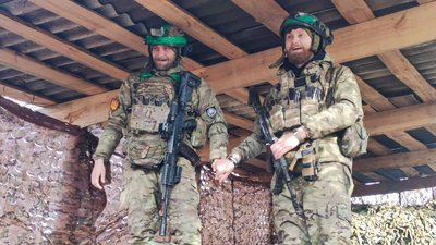 Військовослужбовці артилеристи 60-ї окремої механізованої Інгулецької бригади "Бельск" та "Рижий" Донецька область Військовослужбовці артилеристи 60-ї окремої механізованої Інгулецької бригади "Бельск" та "Рижий" Донецька область