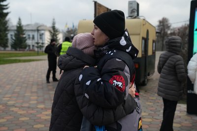 "Це наш біль, який тут відображатиметься". У центрі Сум запрацював термінал з інформацією про зниклих безвісти "Це наш біль, який тут відображатиметься". У центрі Сум запрацював термінал з інформацією про зниклих безвісти