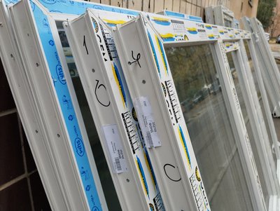 У Полтаві мешканці пошкоджених будинків біля Інститут зв’язку отримали вікна У Полтаві мешканці пошкоджених будинків біля Інститут зв’язку отримали вікна