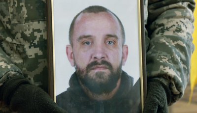 У Луцьку попрощалися з 39-річним сапером Арсеном Цехошем, який загинув на Донеччині У Луцьку попрощалися з 39-річним сапером Арсеном Цехошем, який загинув на Донеччині