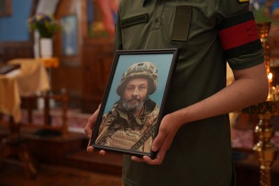 “Запам’ятався добрим і життєлюбним”: у Сумах поховали кулеметника Олександра Нестеренка