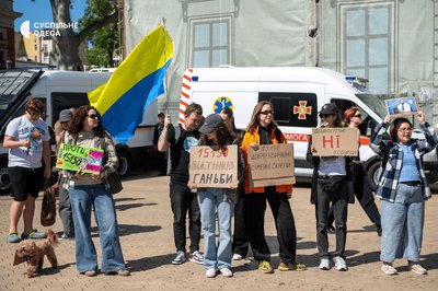 "Україна — не Росія": одесити вдруге вийшли на мітинг проти нового Цивільного кодексу "Україна — не Росія": одесити вдруге вийшли на мітинг проти нового Цивільного кодексу