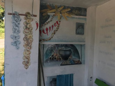 "Тату, я хочу розмалювати цю зупинку" — уродженка Житомирщини Оксана Гелевей "Тату, я хочу розмалювати цю зупинку" — уродженка Житомирщини Оксана Гелевей