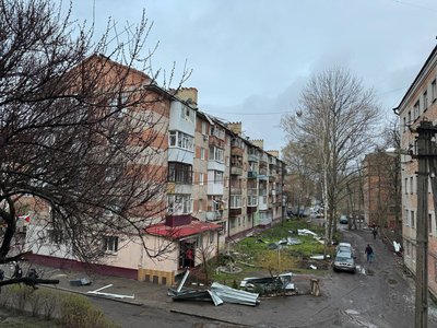 “Холодець варили, а тоді раз і вибух”: що розповідають мешканці Сум про удар по багатоповерхівці
