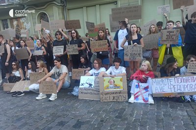 В Одесі четвертий день поспіль мітингували проти відставки ексміністра оборони Михайла Федорова В Одесі четвертий день поспіль мітингували проти відставки ексміністра оборони Михайла Федорова