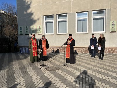 Священники, пам'ятні знаки, бійці, 19 ліцей Священники, пам'ятні знаки, бійці, 19 ліцей