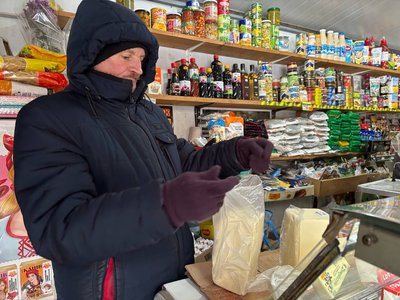 "Зігрівають усмішки покупців". Як працює ринок у Дрогобичі на Львівщині під час сильних морозів "Зігрівають усмішки покупців". Як працює ринок у Дрогобичі на Львівщині під час сильних морозів
