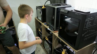 Школярі передали на виготовленя дронів понад 140 тисяч гривень Школярі передали на виготовленя дронів понад 140 тисяч гривень