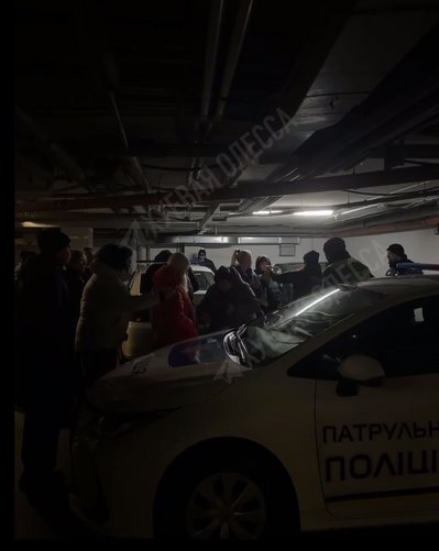 В Одесі чоловік майже добу сидить у своїй автівці поліції прокоментували ситуацію В Одесі чоловік майже добу сидить у своїй автівці поліції прокоментували ситуацію