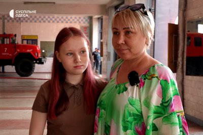 Дівчинка з Одеси врятувала маму під час обстрілу 16-поверхівки Дівчинка з Одеси врятувала маму під час обстрілу 16-поверхівки