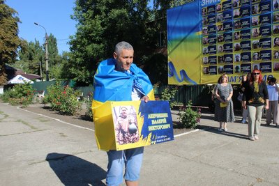 На Одещині зустріли звільненого з полону захисника Валерія Левчишина На Одещині зустріли звільненого з полону захисника Валерія Левчишина