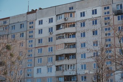 Відновлення будинку по вулиці Леся Сердюка у Харкові, квітень 2025 року Відновлення будинку по вулиці Леся Сердюка у Харкові, квітень 2025 року
