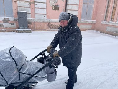 "Ідеш, а снігу по коліна". Як справляються з прибиранням снігу в Охтирці "Ідеш, а снігу по коліна". Як справляються з прибиранням снігу в Охтирці