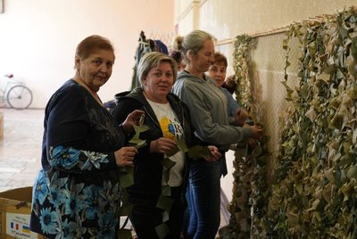 "Батальйон світлих павучків Криничанщини". На Дніпропетровщині працює волонтерська група, яка плете сітки для ЗСУ "Батальйон світлих павучків Криничанщини". На Дніпропетровщині працює волонтерська група, яка плете сітки для ЗСУ