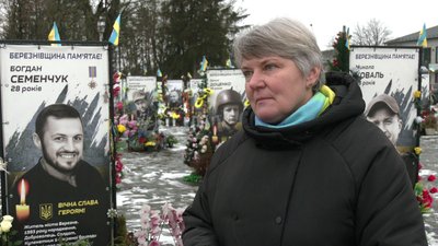 Вчителька з Березного написала збірку поезій про своїх учнів, які загинули на фронті Вчителька з Березного написала збірку поезій про своїх учнів, які загинули на фронті