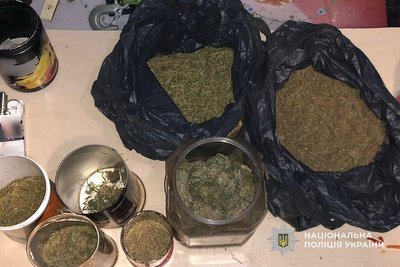 Жителя Криворіжжя викрили на незаконному зберіганні боєприпасів, вибухівки та канабісу Жителя Криворіжжя викрили на незаконному зберіганні боєприпасів, вибухівки та канабісу