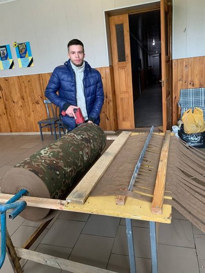 Дискотеки нині не на часі: волонтерка з Черкащини разом зі школярами допомагають військовим