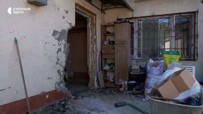 У будинок жительки Одеси під час атаки РФ залетіла бойова частина ракети У будинок жительки Одеси під час атаки РФ залетіла бойова частина ракети