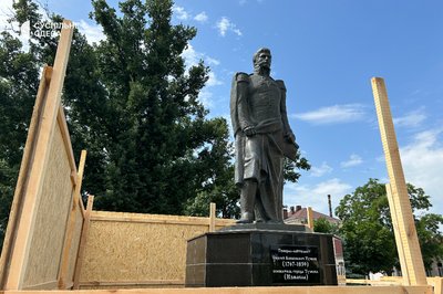 В Ізмаїлі демонтують пам'ятник російському генералу Тучкову В Ізмаїлі демонтують пам'ятник російському генералу Тучкову