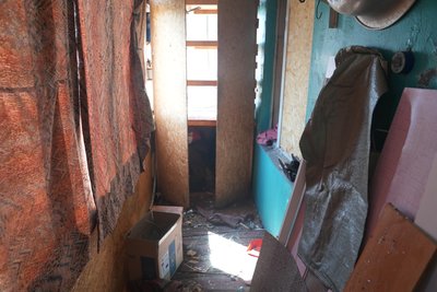 «Вікна повилітали з четвертого по восьмий поверх». Херсонці про наслідки атак російських FPV-дронів «Вікна повилітали з четвертого по восьмий поверх». Херсонці про наслідки атак російських FPV-дронів