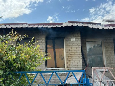 Гасили пожежу кілька годин. Армія РФ ударила дроном по будівлі дитсадка у Межовій на Дніпропетровщині Гасили пожежу кілька годин. Армія РФ ударила дроном по будівлі дитсадка у Межовій на Дніпропетровщині
