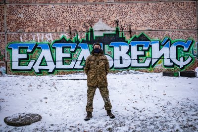 Квадроцикли зі слов'янської глини, мистецький перформанс про трагедію Маріупольського драмтеатру та мурали єдності Квадроцикли зі слов'янської глини, мистецький перформанс про трагедію Маріупольського драмтеатру та мурали єдності