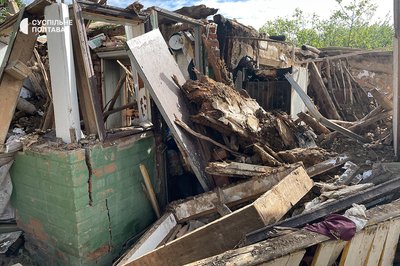 Обстріл Полтавського району у ніч на 26 травня: перші фото з місця події Обстріл Полтавського району у ніч на 26 травня: перші фото з місця події
