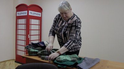 У вінницькому коледжі в'яжуть теплі шкарпетки для оборонців У вінницькому коледжі в'яжуть теплі шкарпетки для оборонців