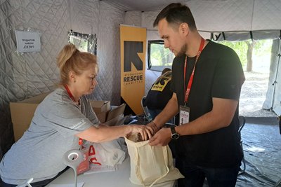 допомога транзитний центр для евакуйованих з Донецької області евакопотяг Павлоград Дніпропетровська область 3 жовтня 2024 рік допомога транзитний центр для евакуйованих з Донецької області евакопотяг Павлоград Дніпропетровська область 3 жовтня 2024 рік