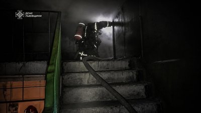 У Львові сталася пожежа на горищі дев'ятиповерхівки У Львові сталася пожежа на горищі дев'ятиповерхівки