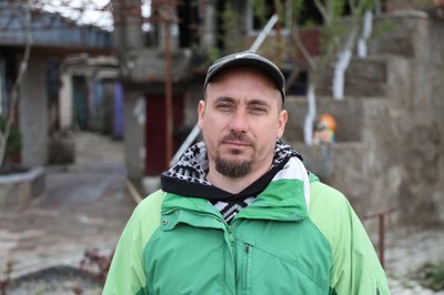 "Менше слів, більше дій": як волонтери відновлюють село на Херсонщині "Менше слів, більше дій": як волонтери відновлюють село на Херсонщині