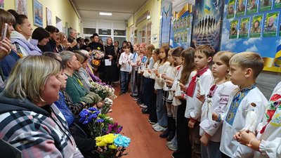 У місті на Житомирщині відкрили меморіальне місце пам’яті загиблих випускників У місті на Житомирщині відкрили меморіальне місце пам’яті загиблих випускників