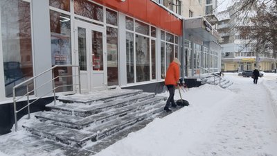 У Житомирі видали понад 250 приписів власникам будівель через неприбраний сніг і лід