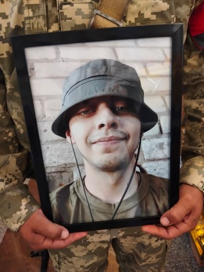 У Полтаві попрощалися із загиблим захисником Іваном Аверіним У Полтаві попрощалися із загиблим захисником Іваном Аверіним