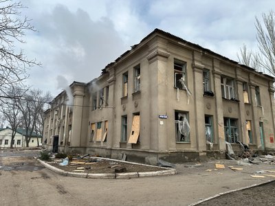 На відновлення медзакладів в Донецькій області треба понад два мільйони доларів та більш як мільйон — в Луганській