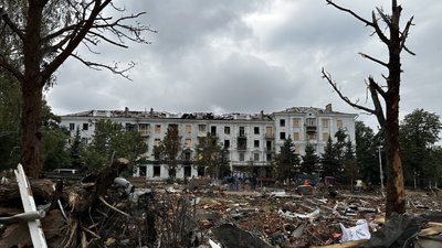 Розбирають завали після обстрілу 31 липня, Краматорськ, Донецька область, 4 серпня 2025 рік Розбирають завали після обстрілу 31 липня, Краматорськ, Донецька область, 4 серпня 2025 рік