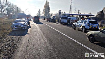 ДТП з маршруткою на Обухівщині: 9 постраждалих, частково перекритий рух ДТП з маршруткою на Обухівщині: 9 постраждалих, частково перекритий рух