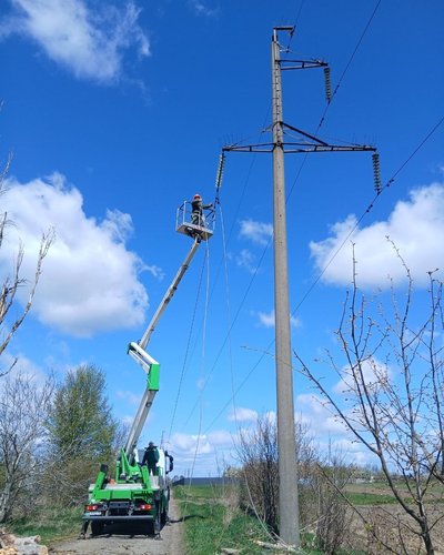 Знеструмлено понад 18 тисяч абонентів та повалені дерева: наслідки негоди на Рівненщині Знеструмлено понад 18 тисяч абонентів та повалені дерева: наслідки негоди на Рівненщині