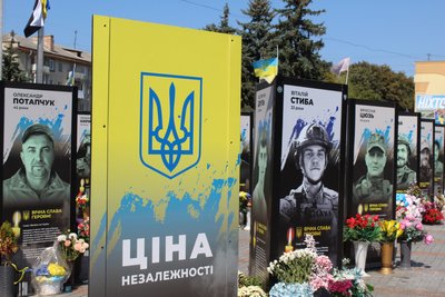 Встановили нові портрети загиблих військових у Рівному Встановили нові портрети загиблих військових у Рівному