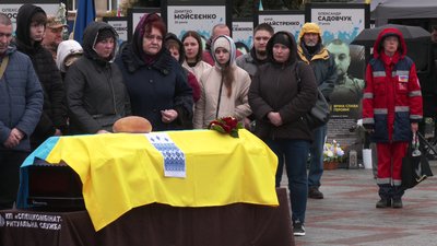 З бійцями Юрієм Харитонюком та Володимиром Смірновим попрощалися у Рівному З бійцями Юрієм Харитонюком та Володимиром Смірновим попрощалися у Рівному