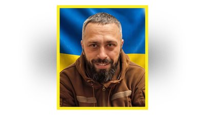На Чернігівщині попрощались із захисниками України Сергієм Гладким, Артемом Левчуком та Олександром Кузіліковим На Чернігівщині попрощались із захисниками України Сергієм Гладким, Артемом Левчуком та Олександром Кузіліковим