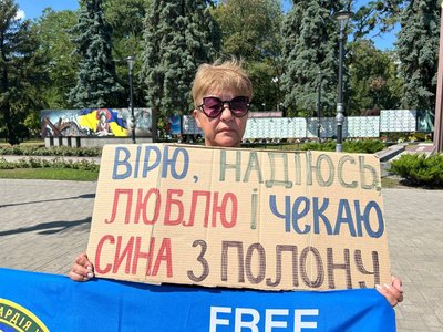 "Він перевівся до Маріуполя: хотів жити ближче до моря". У Павлограді пройшла акція "Не мовчи — полон вбиває" "Він перевівся до Маріуполя: хотів жити ближче до моря". У Павлограді пройшла акція "Не мовчи — полон вбиває"