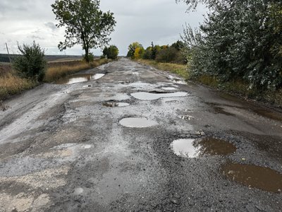 «Поки доїде "швидка" — можна ласти склеїти»: на Охтирщині жителі скаржаться на аварійний стан дороги «Поки доїде "швидка" — можна ласти склеїти»: на Охтирщині жителі скаржаться на аварійний стан дороги