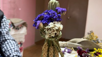 "Іграшки-обереги є екологічно чистими": як на Чернігівщині створюють ляльок з різнотрав’я "Іграшки-обереги є екологічно чистими": як на Чернігівщині створюють ляльок з різнотрав’я